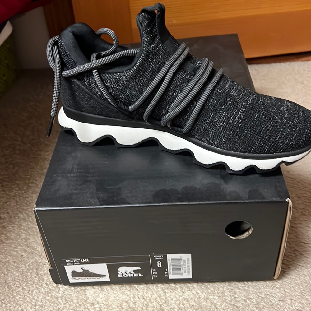 NIB Sorel me Kinetic tennis shoe